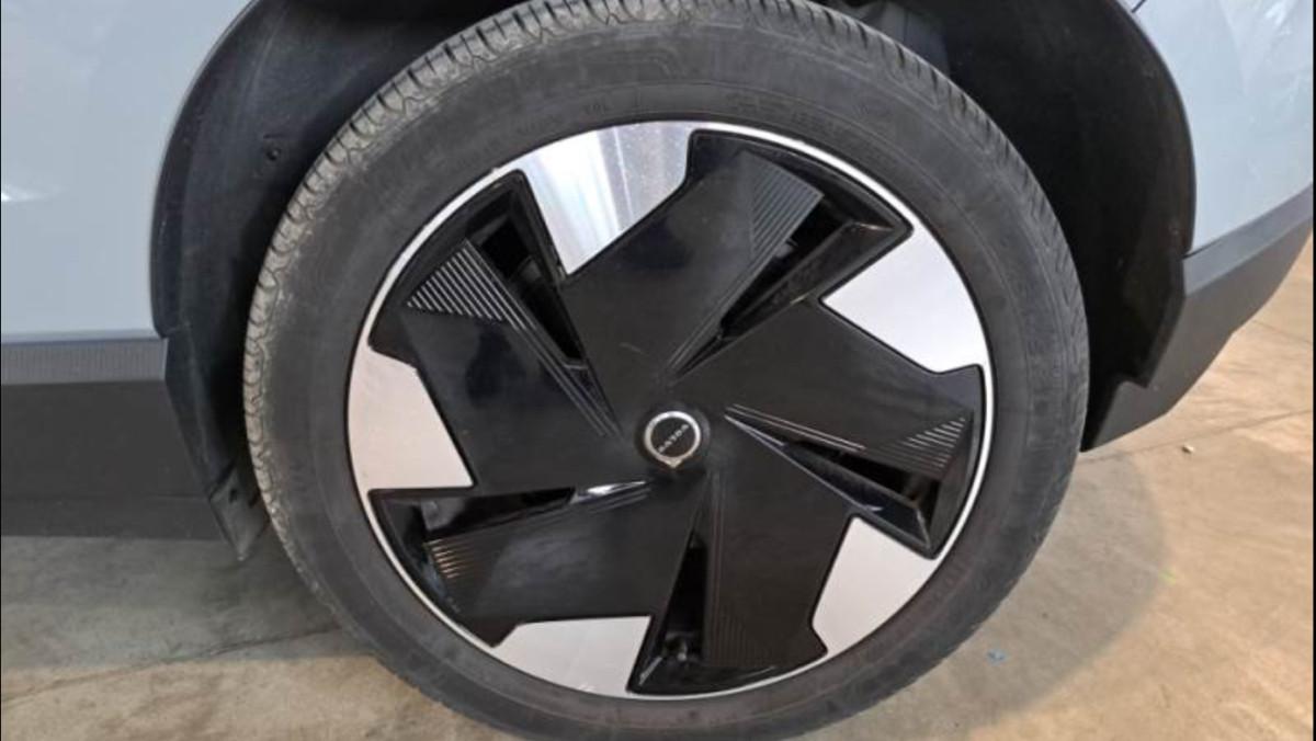 VOLVO Ex30 Single Motor Extended Range Rwd Plus