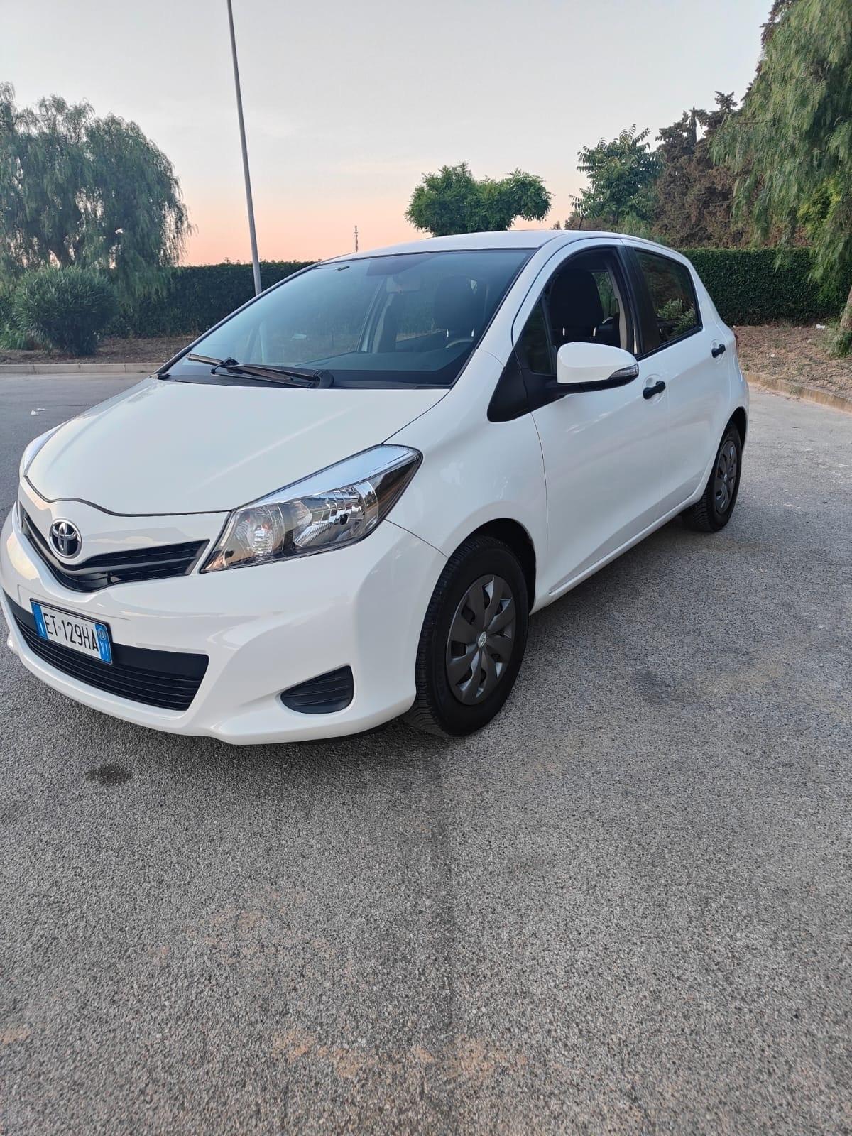 Toyota Yaris 1.0 5 porte Lounge