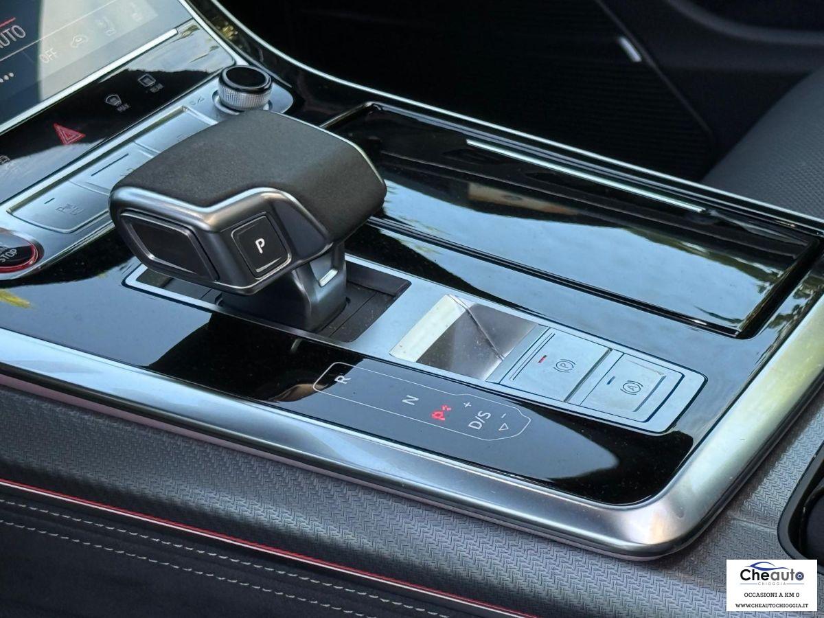 AUDI - RSQ8 - RS Q8 TFSI V8 quattro tiptr. Performance