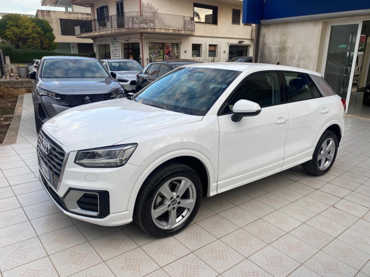 Audi Q2 30 TDI Identity Black