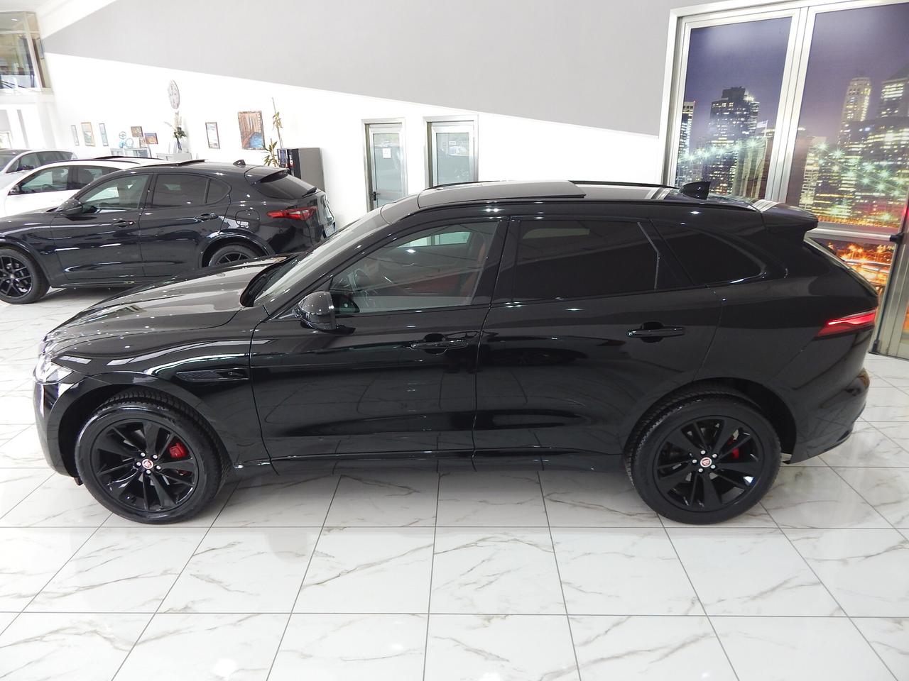 Jaguar F-Pace 2.0d i4 mhev R-Dynamic Black AWD 204cv Aut. TETTO-PELLE ROSSA-NAVI-LED