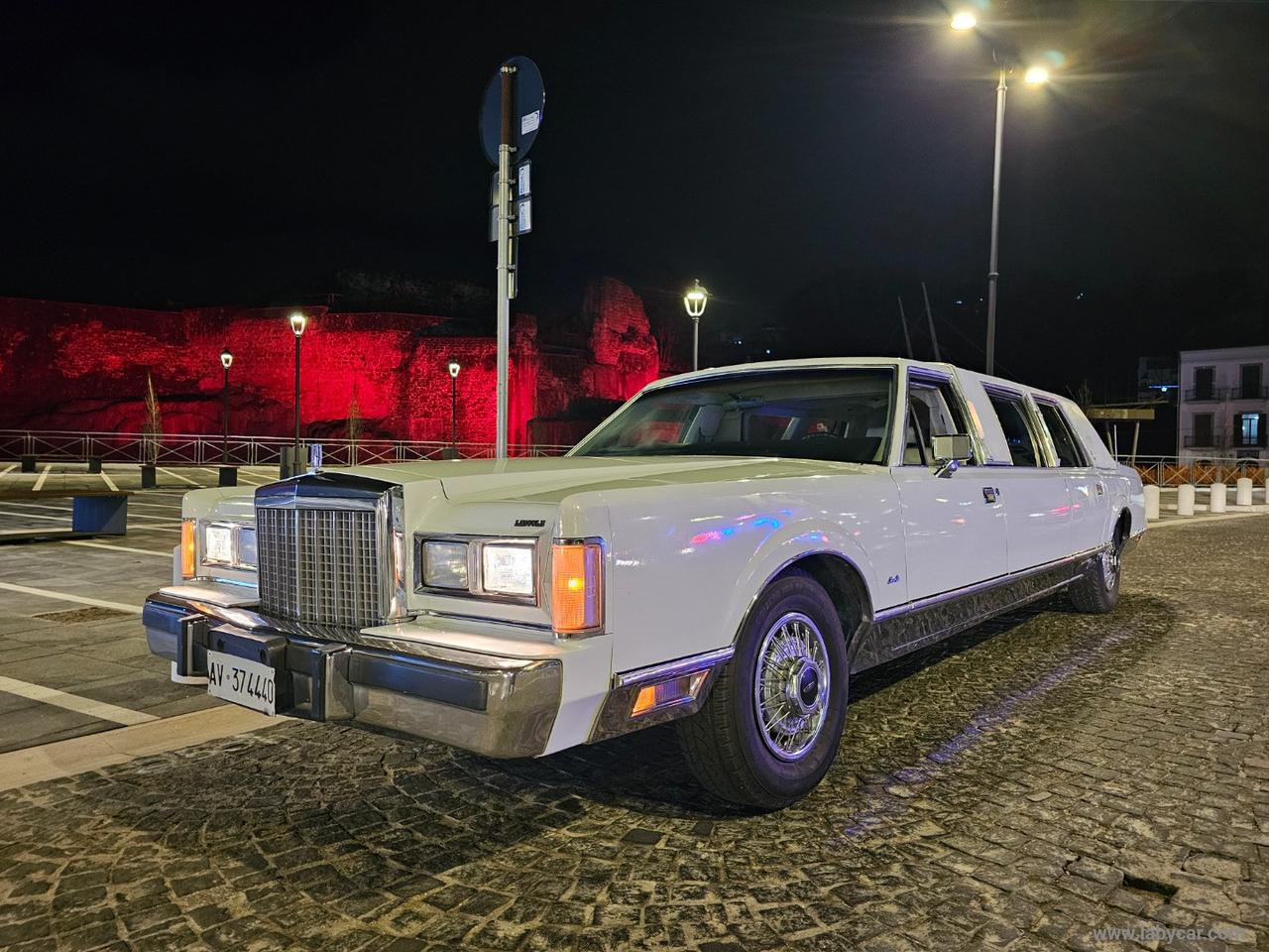 LINCOLN TOWN CAR