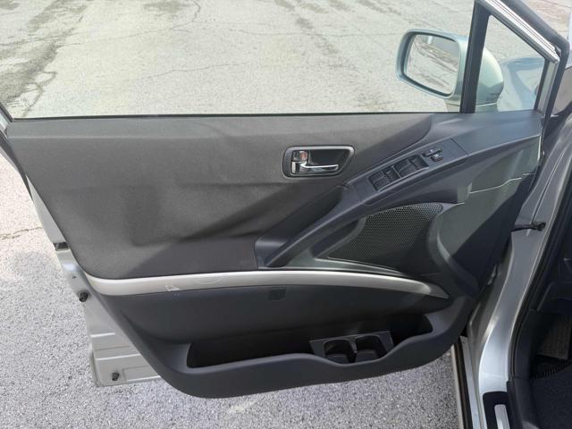 TOYOTA Corolla Verso 2.2 16V D-4D