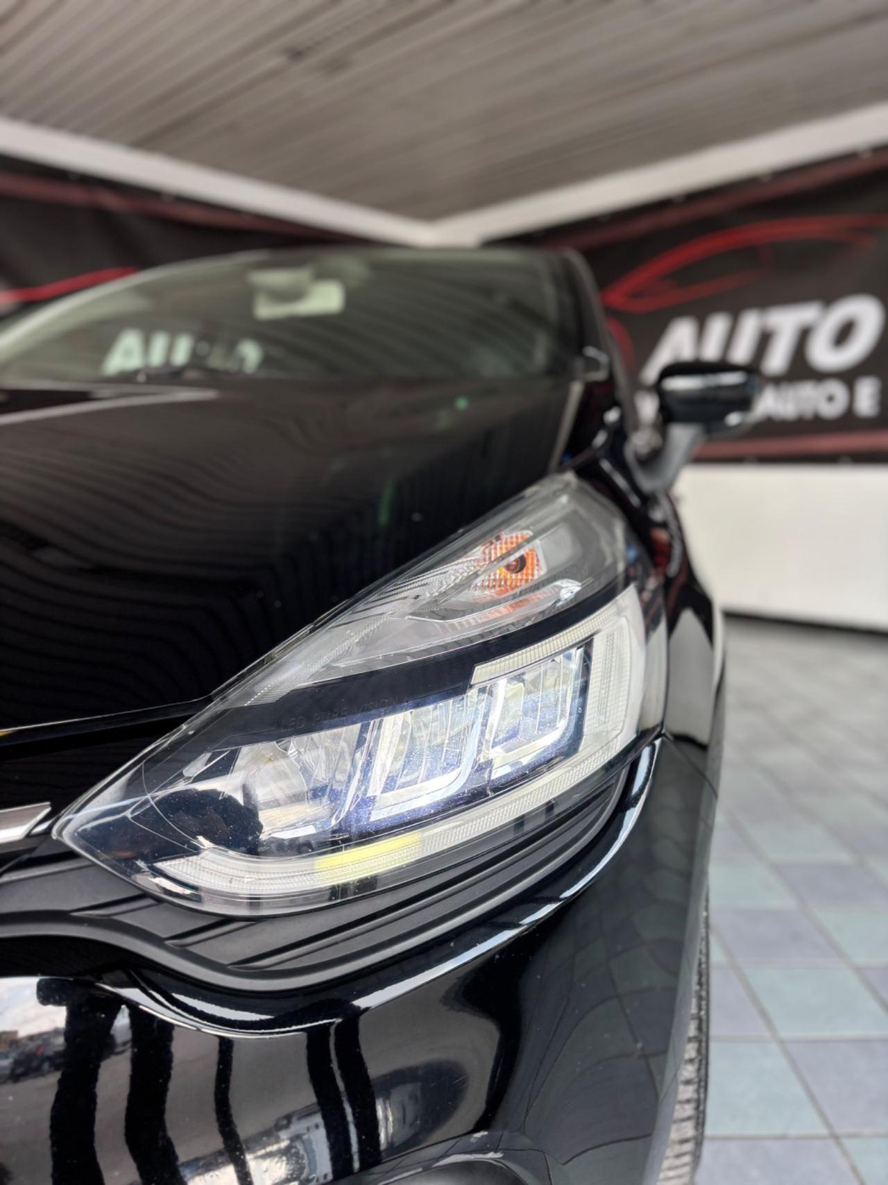 Renault Clio TCe 12V 90 CV 5 porte Moschino Intens