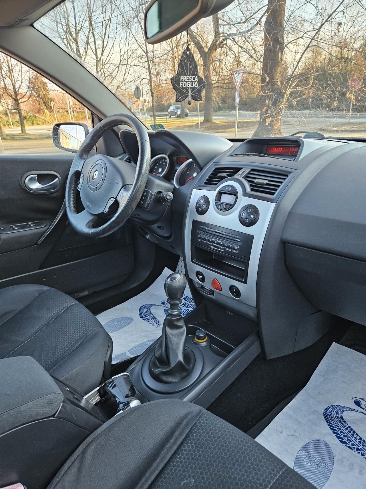 Renault Megane cabriolet NEOPATENTATI