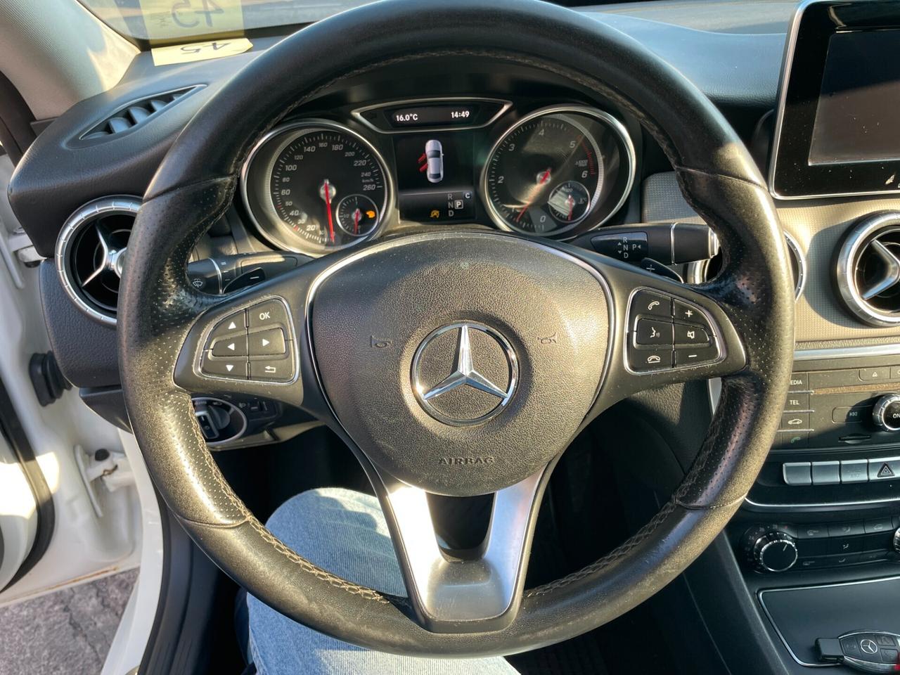 Mercedes-benz CLA 200 d Premium