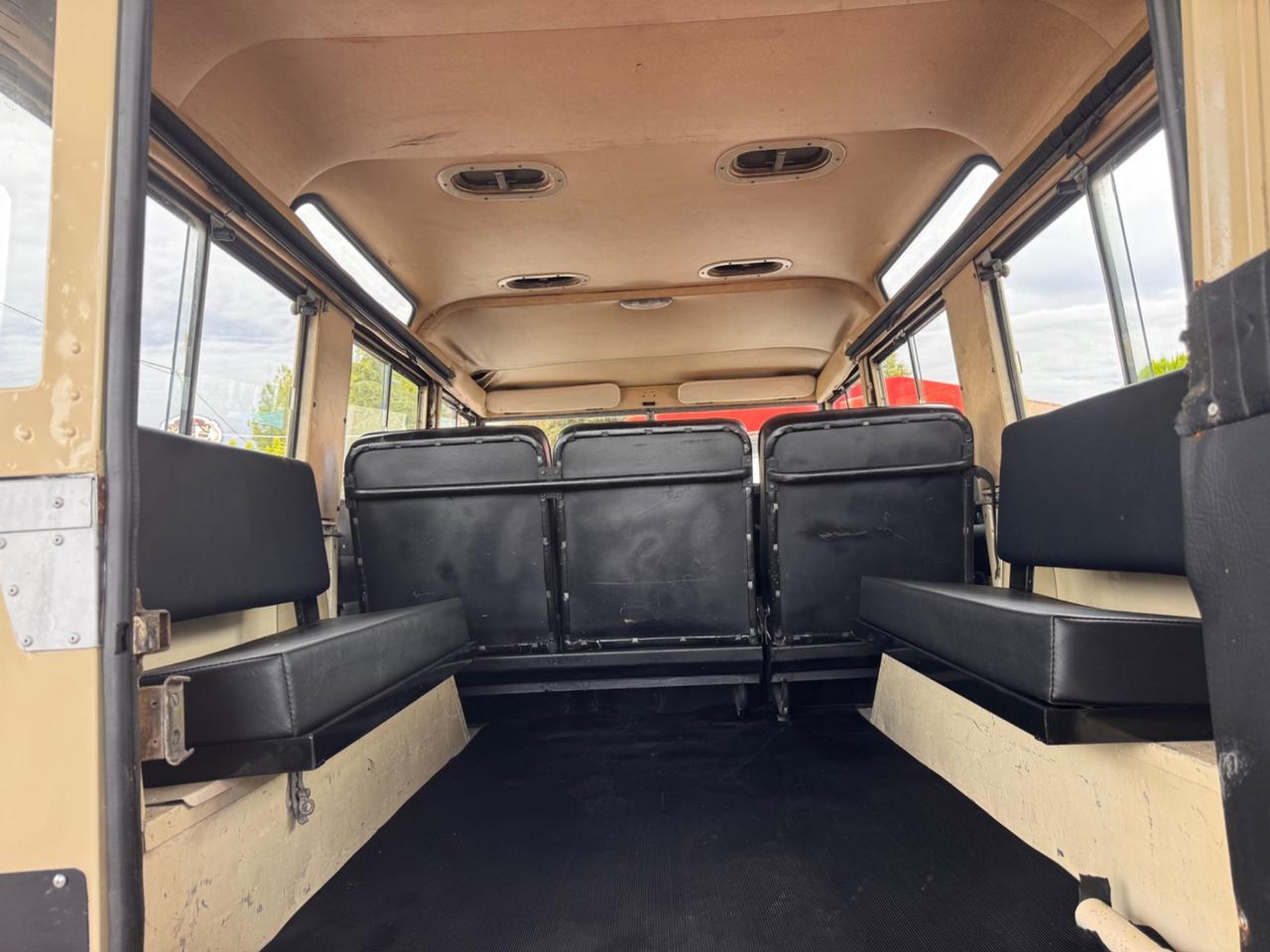 Land Rover Defender 109D