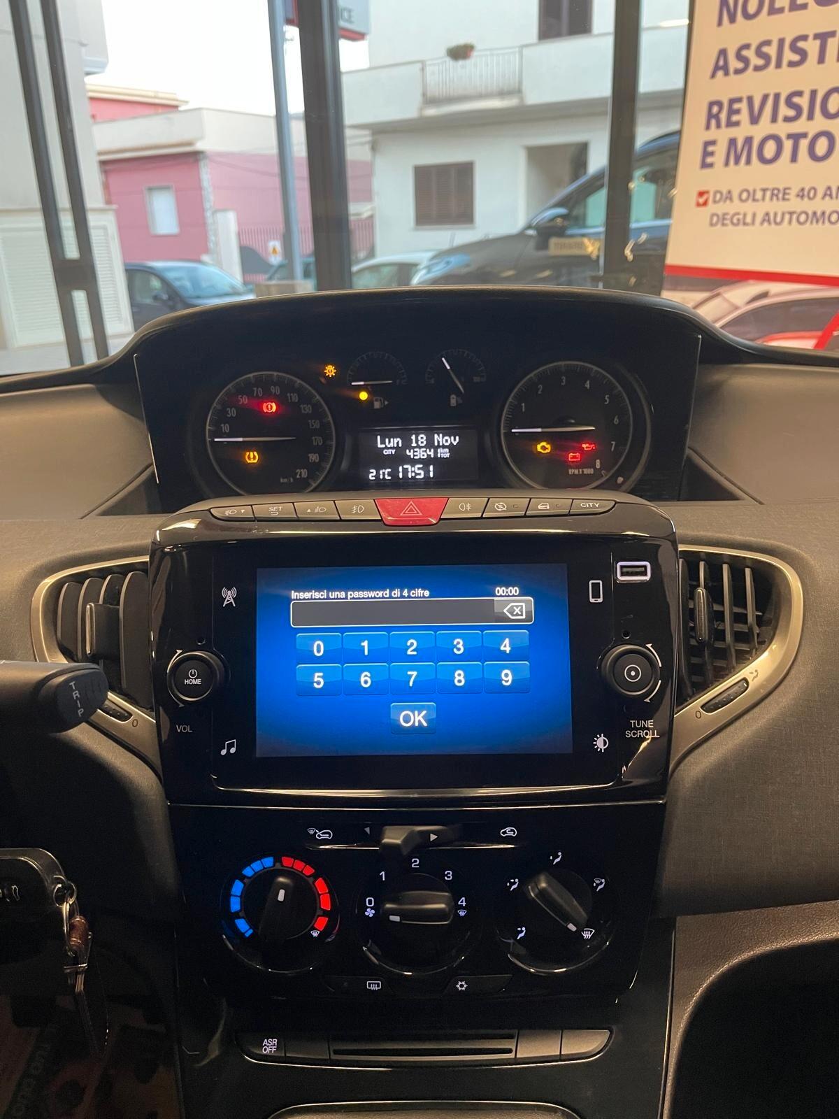 Lancia Ypsilon 1.0 FireFly 5 porte S&S Hybrid Ecochic Gold