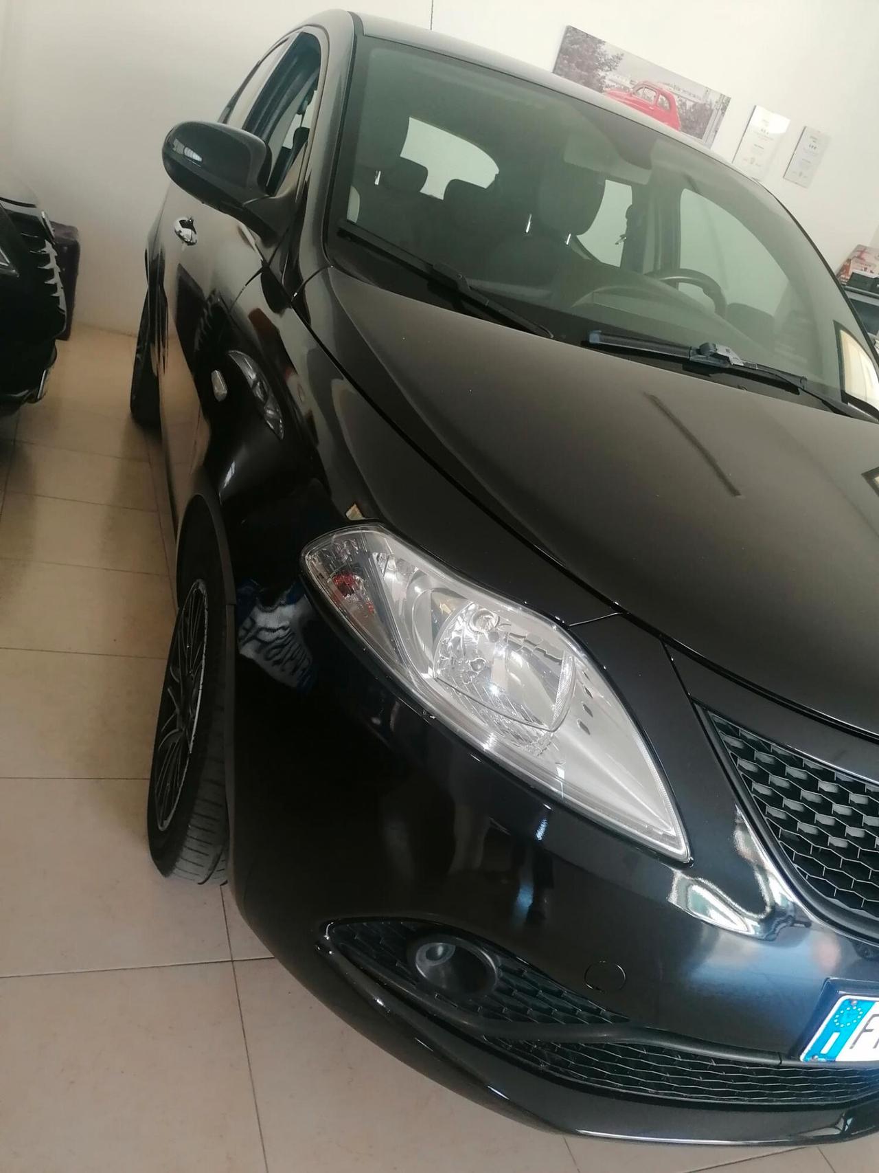 Lancia Ypsilon 1.2 69 CV 5 porte Gold