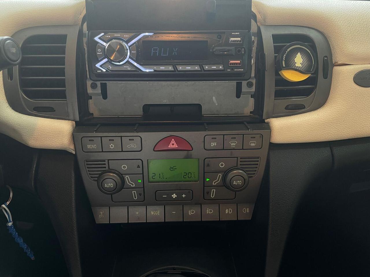 Lancia Ypsilon Ypsilon 1.2 16v C.15" Neopatentati Pelle Manuale