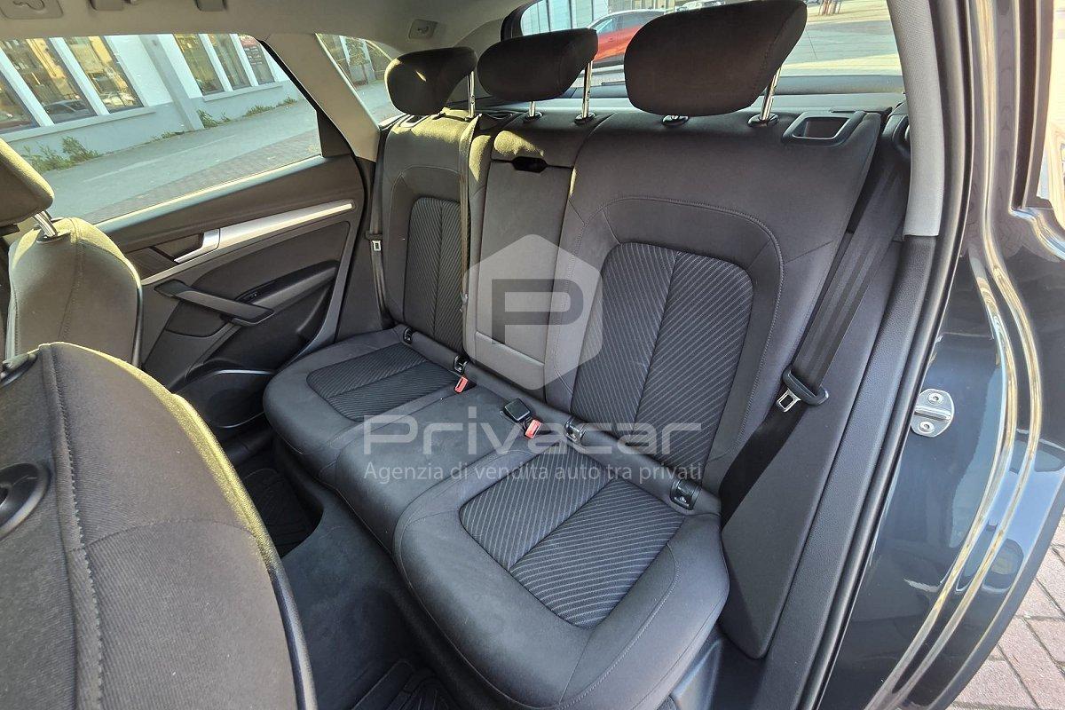 AUDI Q5 40 TDI quattro S tronic Business