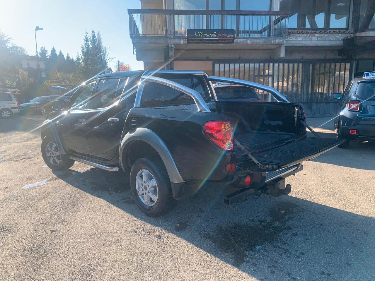 Mitsubishi L200 doppia cabina-5 posti-130000 km-gancio traino- full gls targhet-copricassone