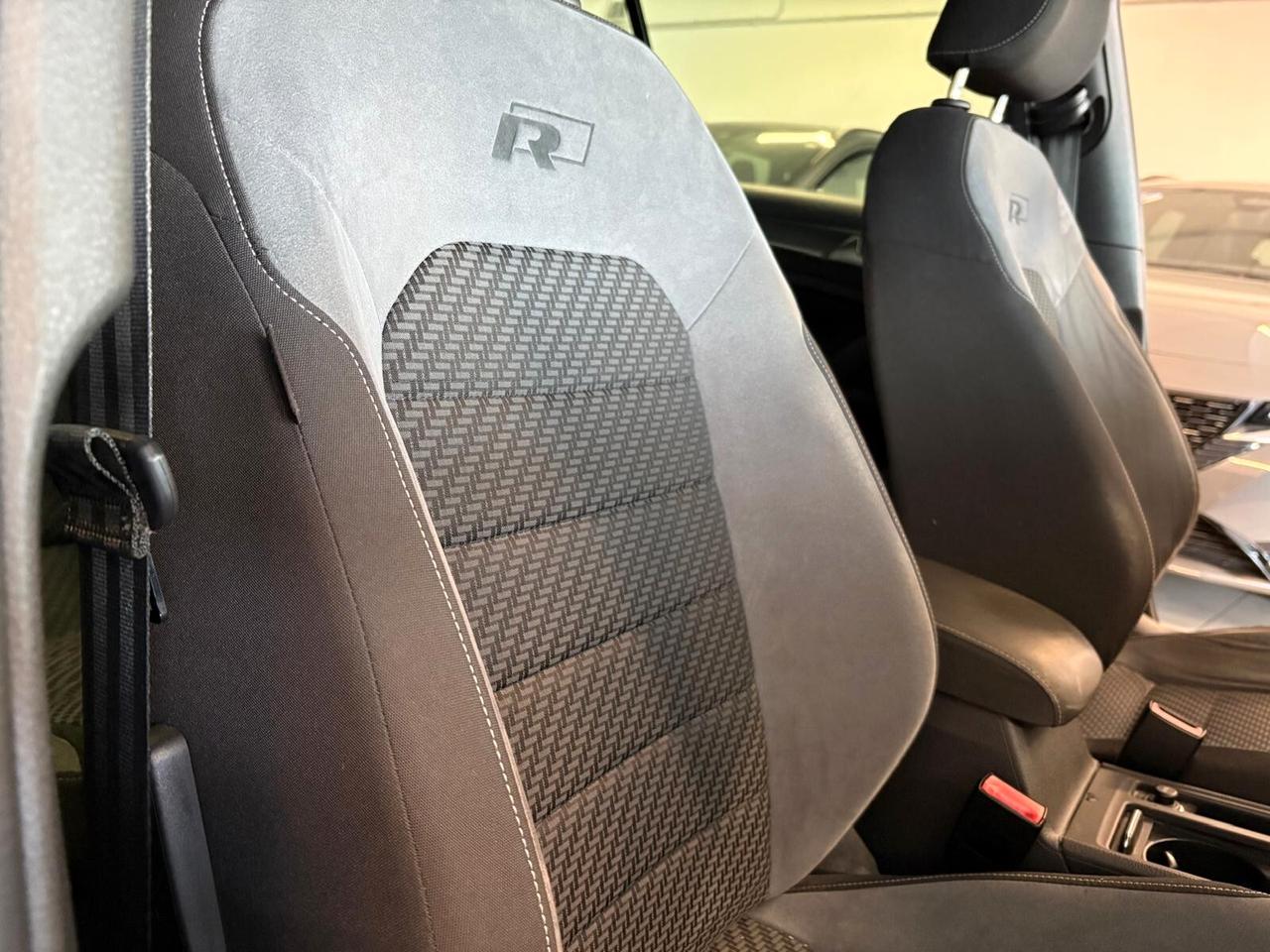 Volkswagen Golf SPORT 1.6 TDI 5p. BMT R-LINE UNICO PR.