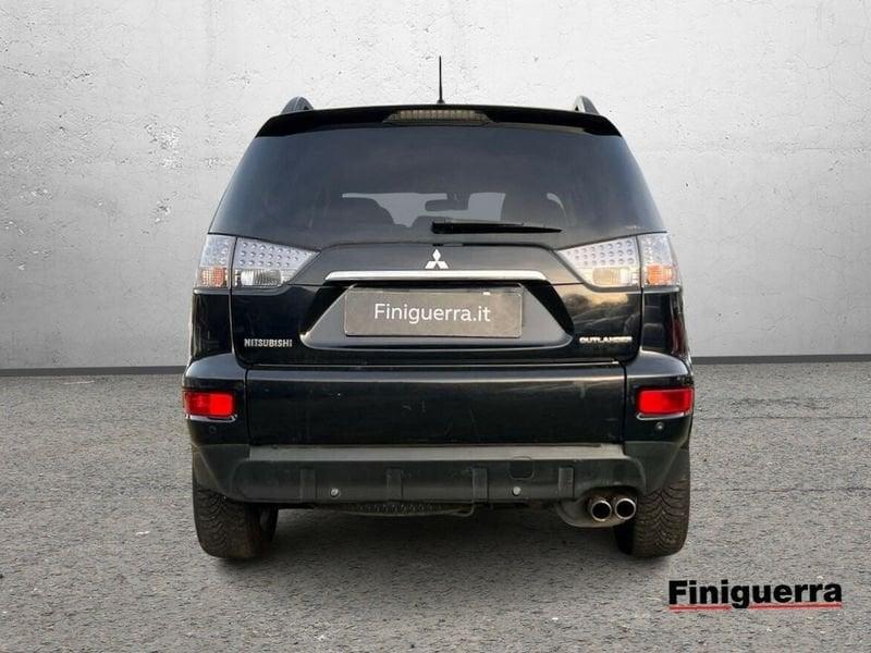 Mitsubishi Outlander Outlander 2.2 DI-D TC-SST Instyle DPF 7p