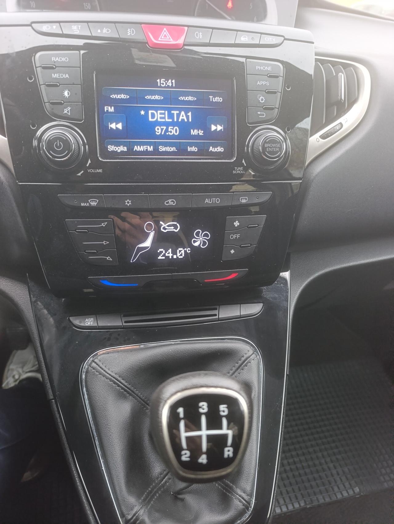 Lancia Ypsilon 1.2 69 CV 5 porte Gold