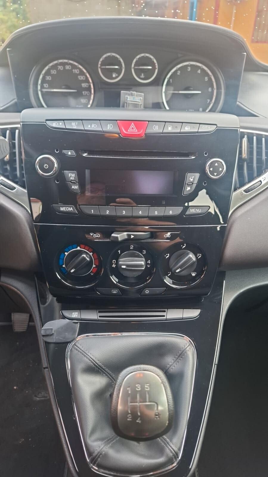 Lancia Ypsilon 85 CV 5 porte Metano Ecochic Gold