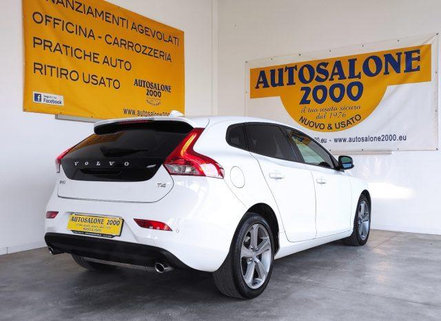 VOLVO V40 T4 Momentum