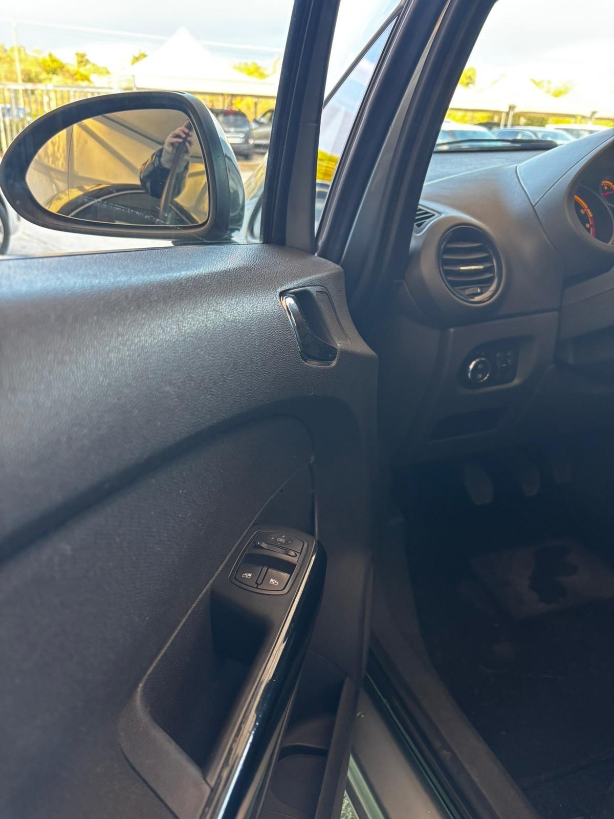 Opel Corsa 1.2 5 porte Sport