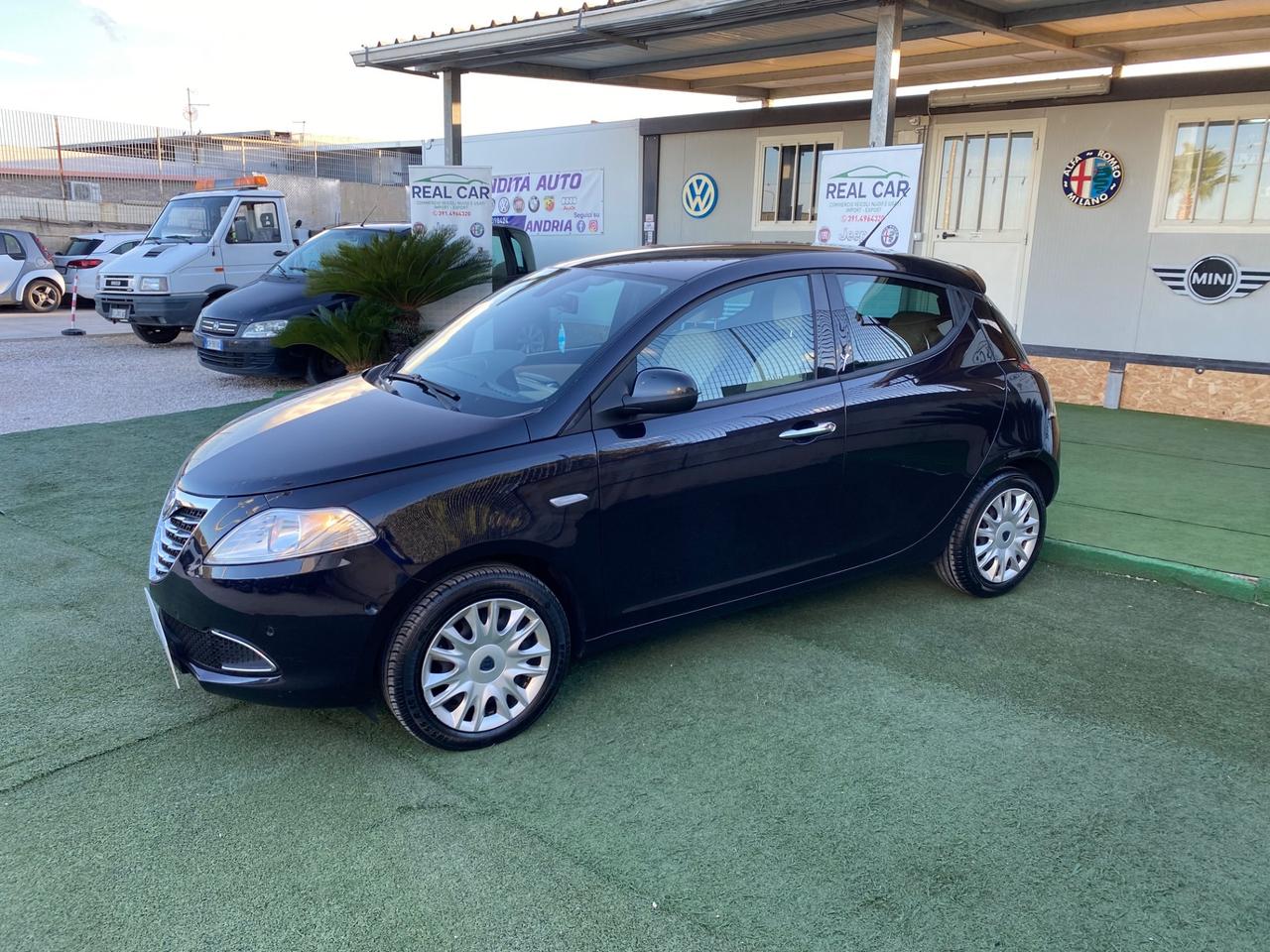 Lancia Ypsilon 1.2 benzina 5 Posti Neopatentati