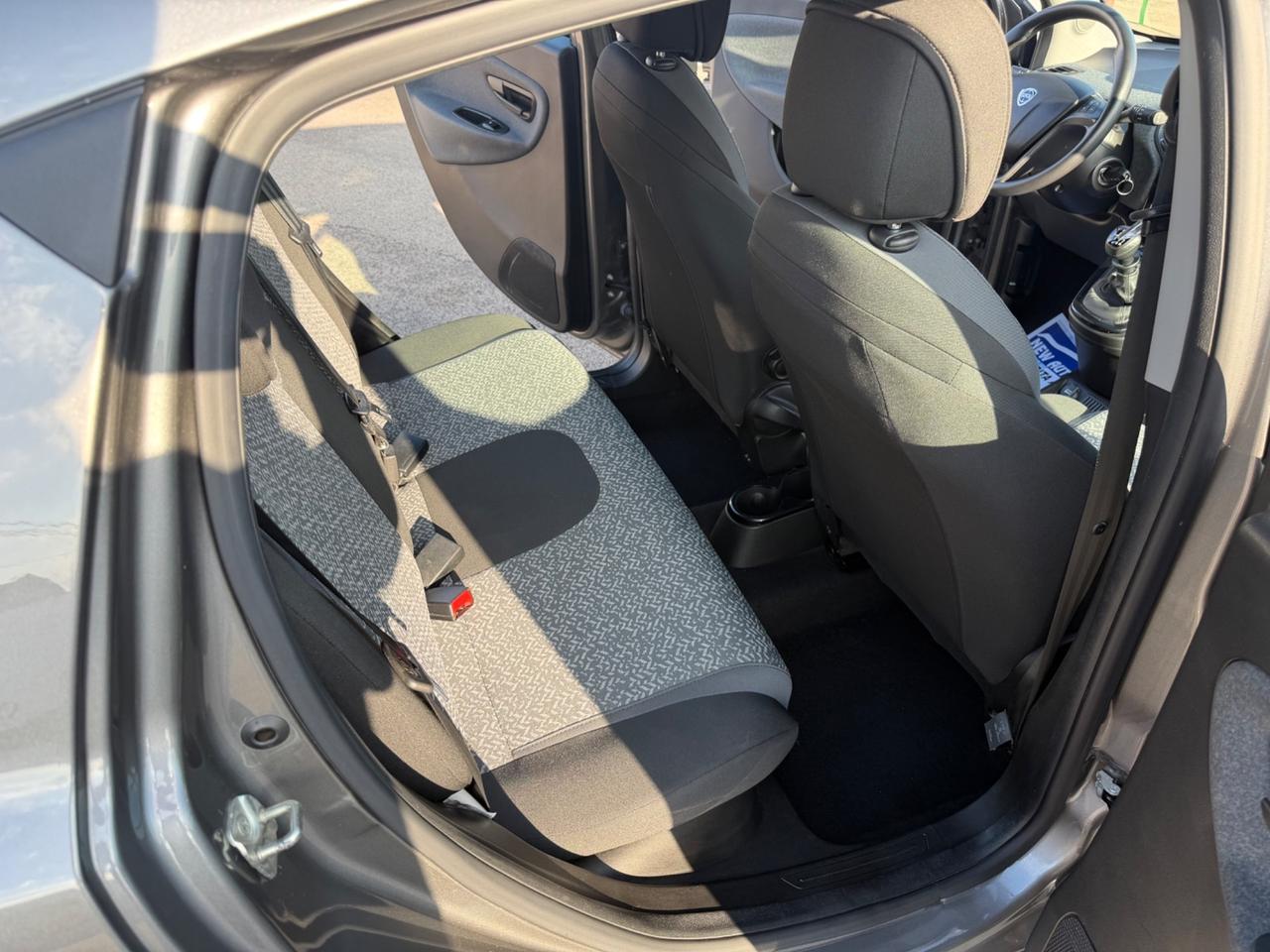 Lancia Ypsilon 1.0 FireFly 5 porte S&S Hybrid Ecochic Silver