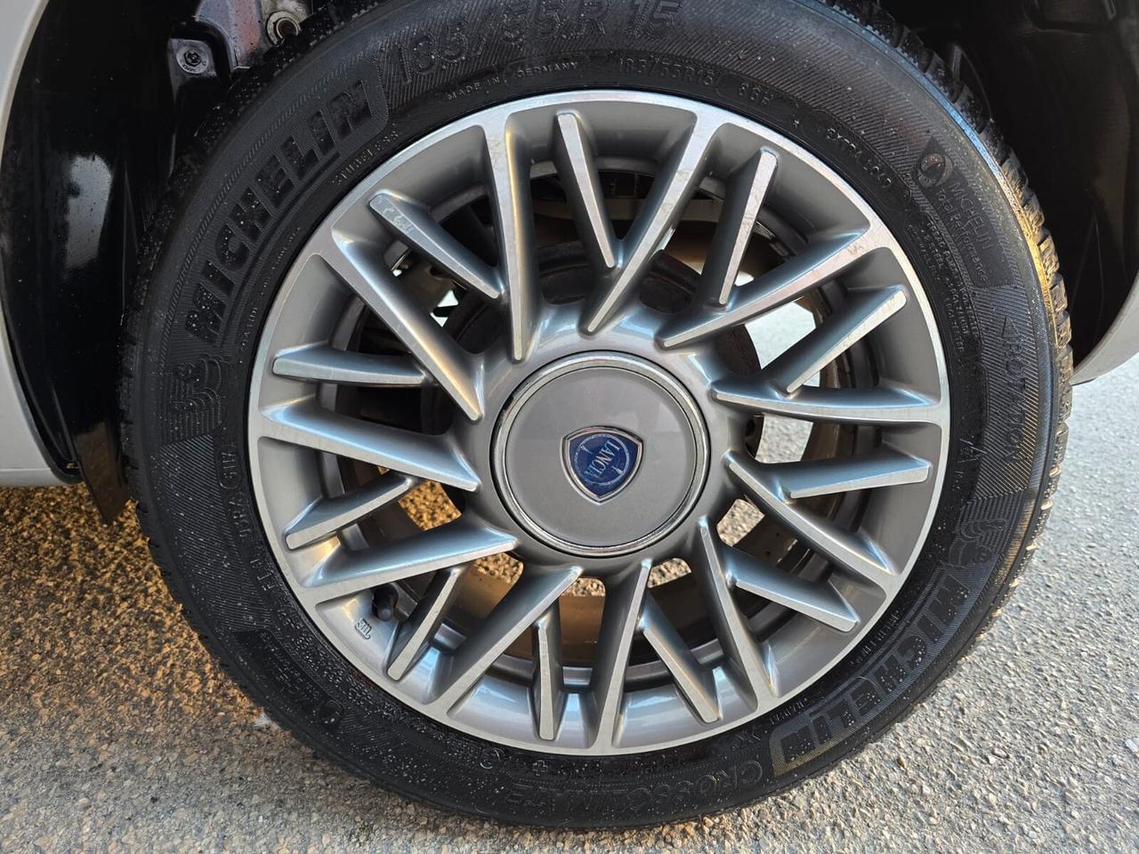 Lancia Ypsilon 0.9 TwinAir 85 cv full nuova 2013