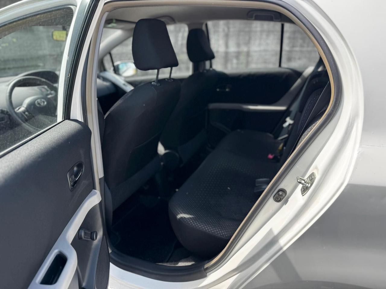 Toyota Yaris 1.0 5 porte Sol