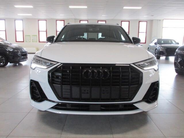 Audi Q3 SUV (35) Blackline 2.0 TDI 150CV S-Tronic