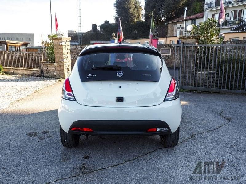 Lancia Ypsilon 1.0 FireFly 5 porte S&S Hybryd Gold