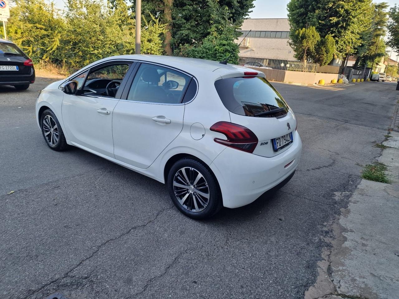 Peugeot 208 PureTech 82 5 porte Allure