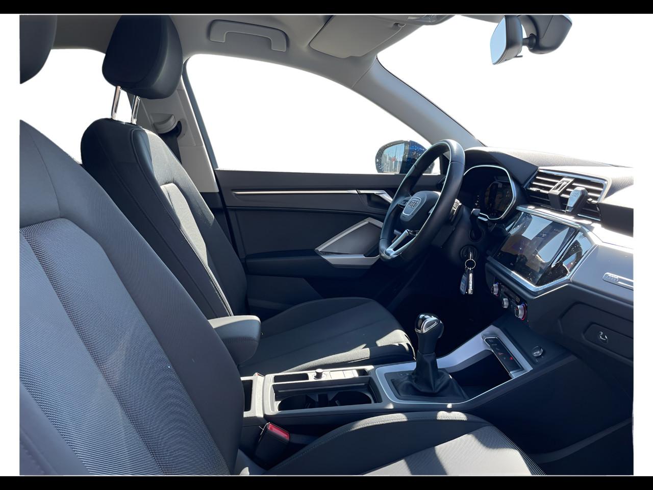 AUDI Q3 45 1.4 tfsi e Business s-tronic