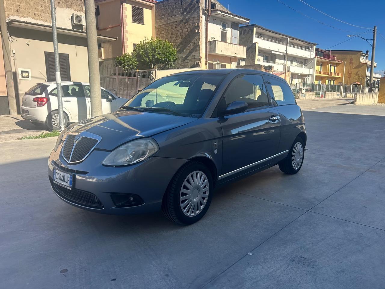 Lancia Ypsilon 1.3 MJT 90 CV DPF Sport MomoDesign