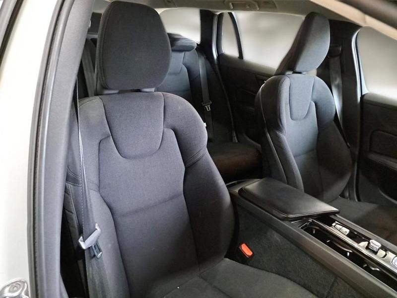 VOLVO V60 B3 autom. Momentum Business Pro WAGON