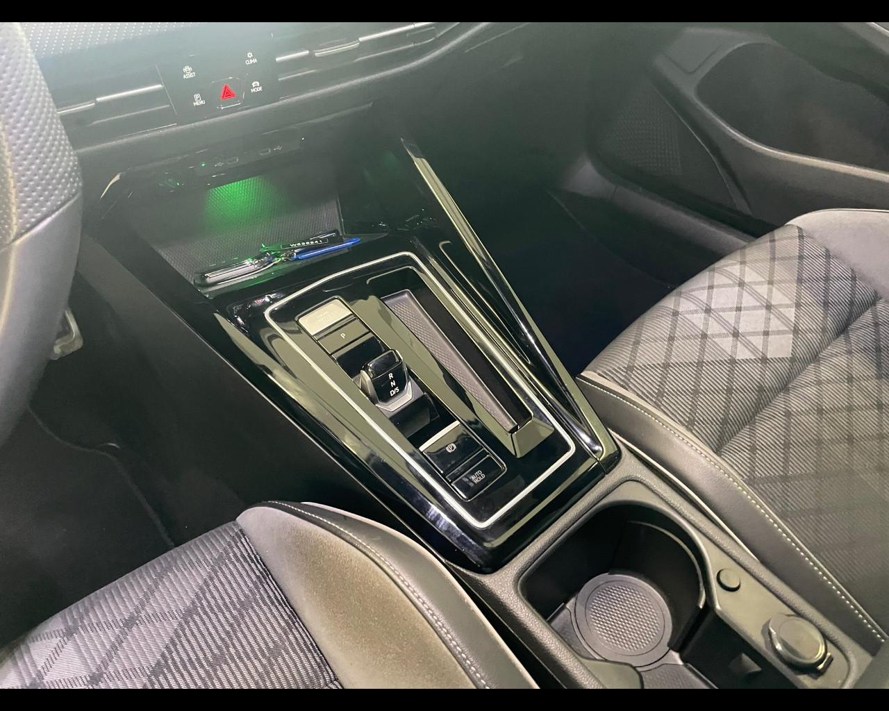 VOLKSWAGEN Golf 8ª serie - Golf Variant 2.0 TDI 150 CV DSG SCR R-Line