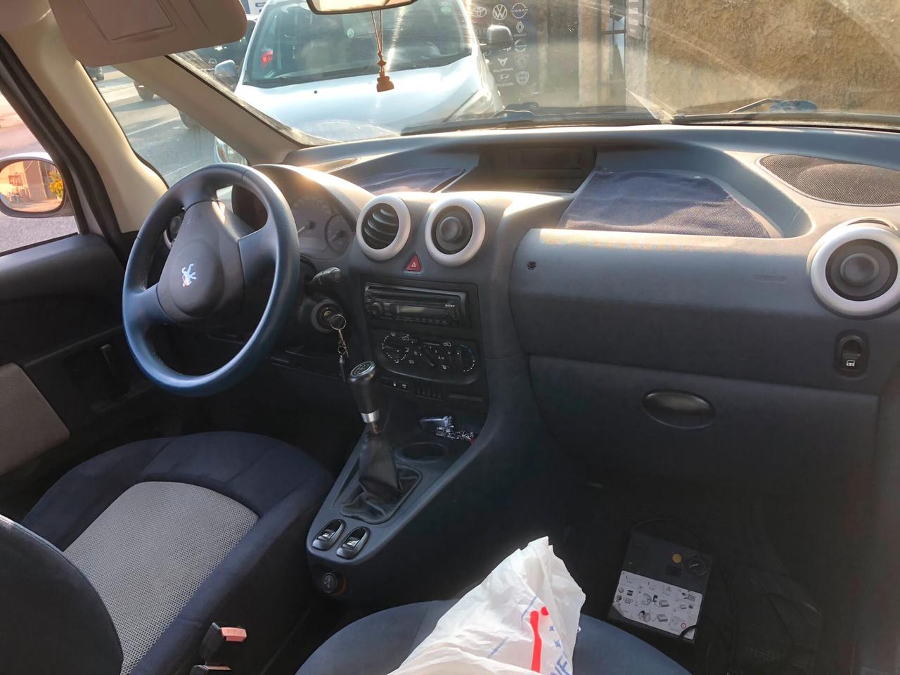 Peugeot 1007 1.4 Happy