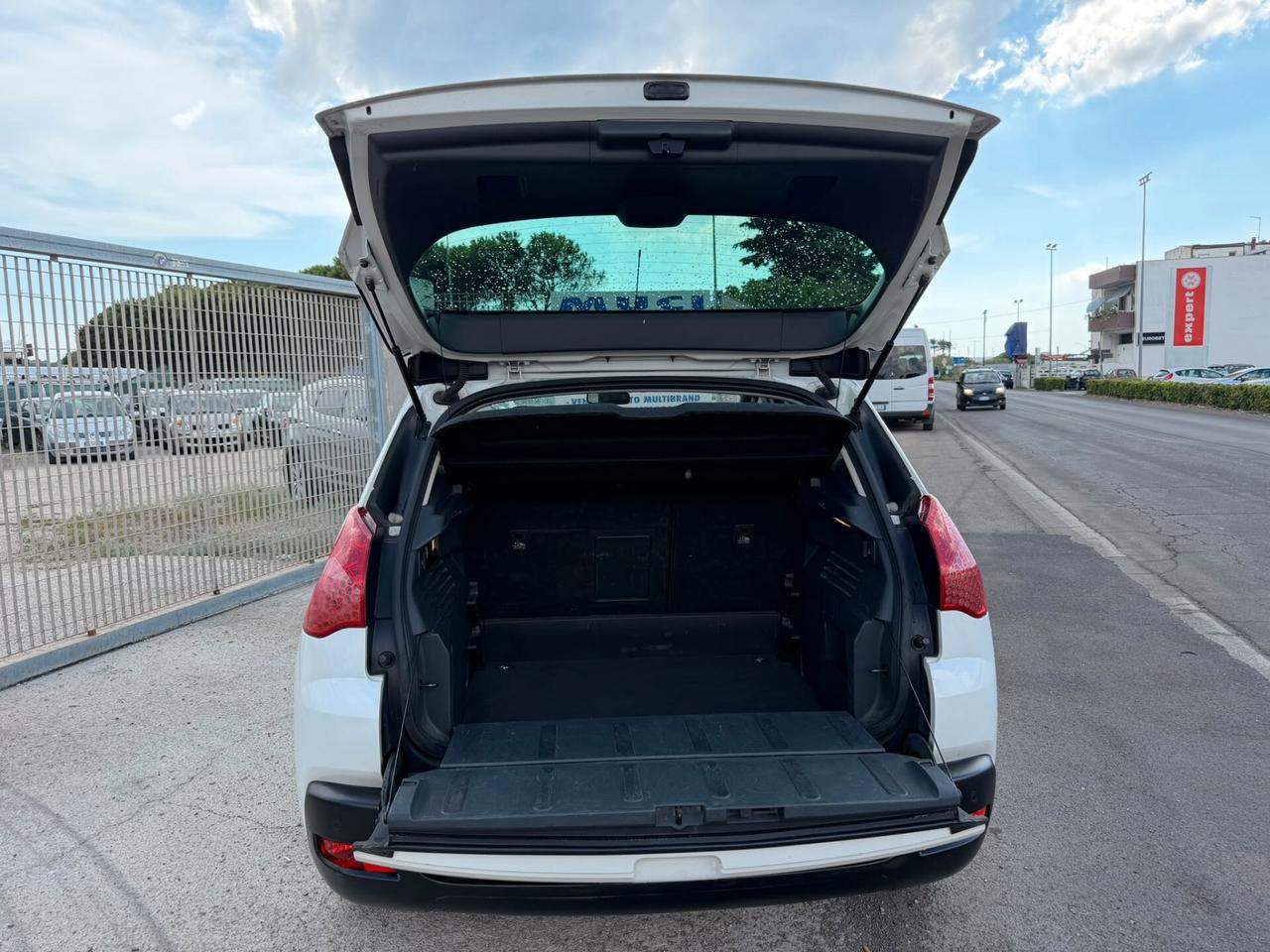 Peugeot 3008 1.6 HDi 110CV -diesel -2010
