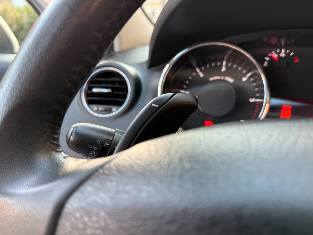 Peugeot 3008 1.6 eHDi AUTOMATIC NAVI LED - 2015