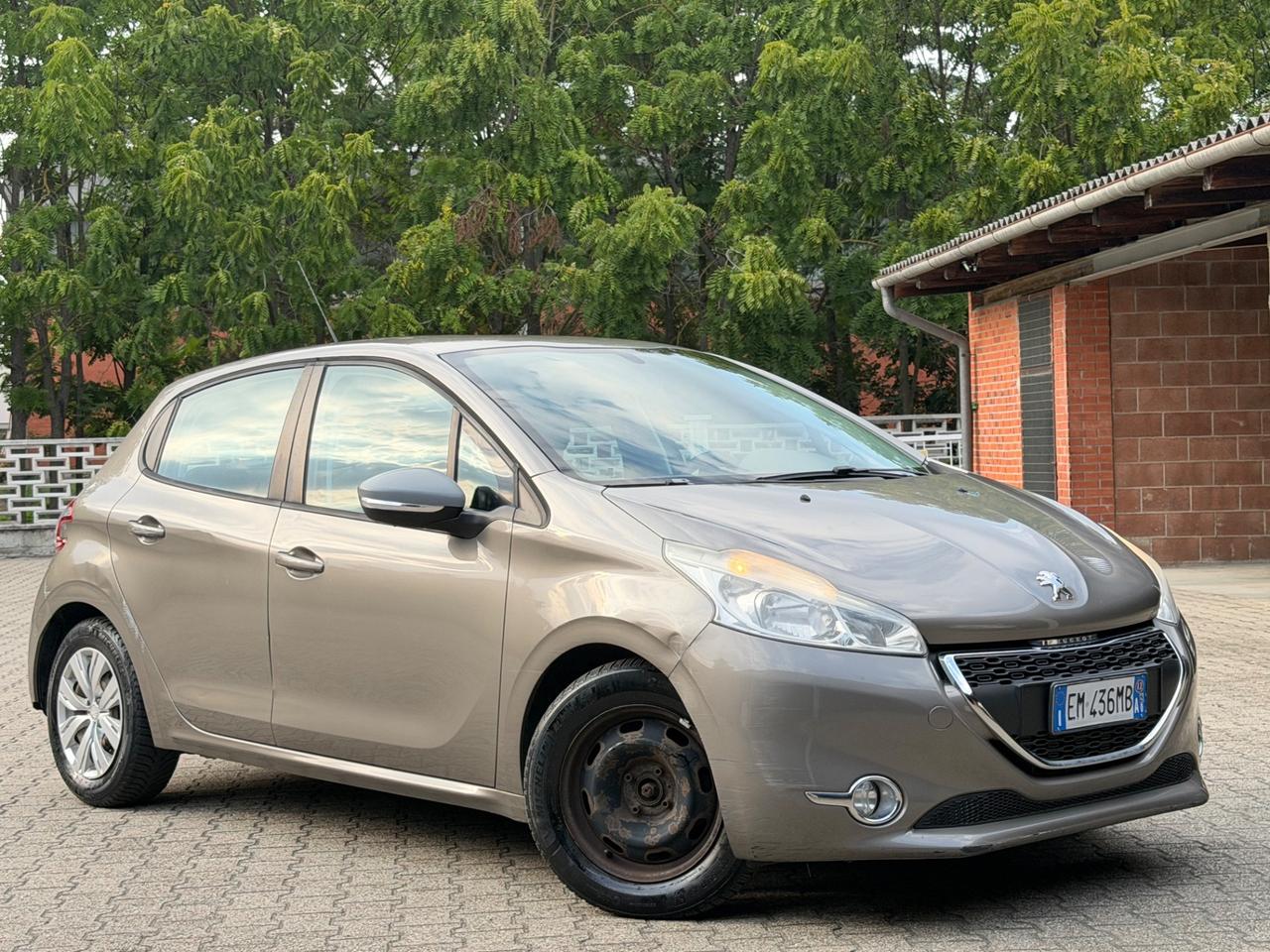 Peugeot 208 1.4 HDi 68 CV 5 porte Allure