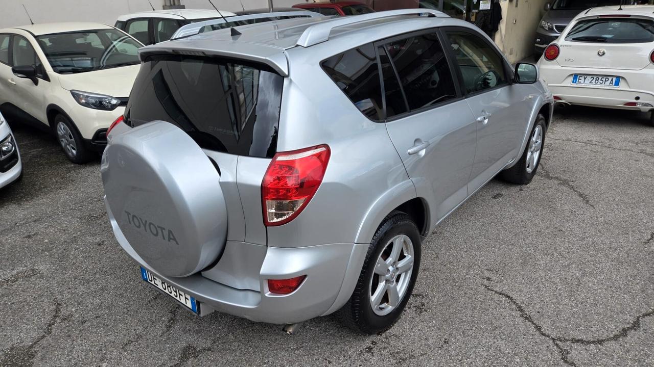 Toyota RAV 4 2.2 D-4D 177 CV Luxury 4x4