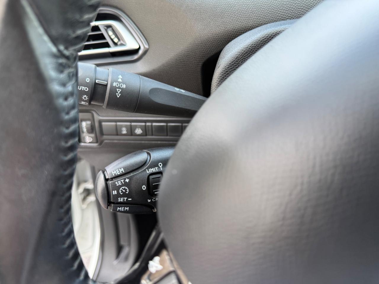 Peugeot 308 Berlina 1.5 130 Cv Bianco perla