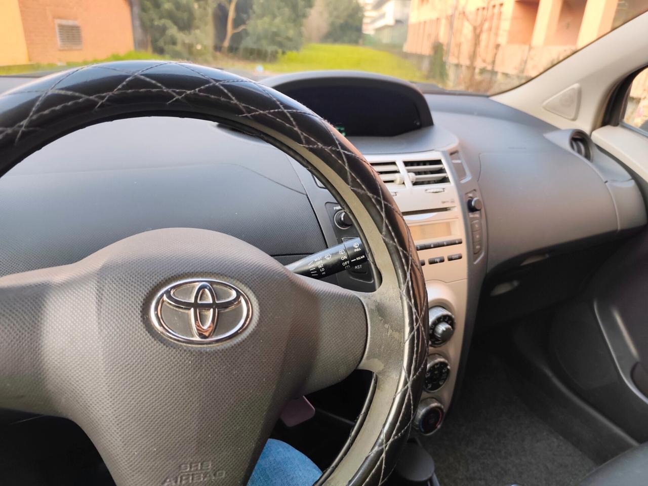 Toyota Yaris 1.3 benz 5 porte frizione nuova