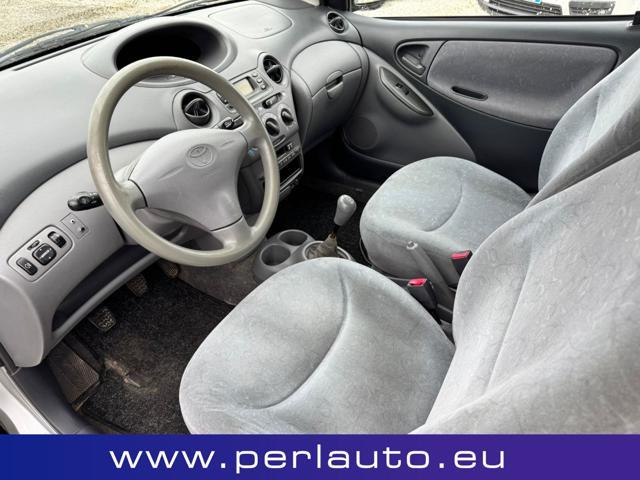 TOYOTA Yaris 1.0i 16V cat 3 porte