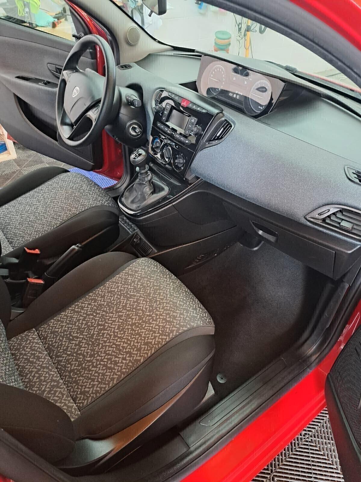 LANCIA YPSILON 1.0 FIREFLY 5 PORTE S&S HYBRID ECOCHIC SILVER PREZZO SENZA VINCOLI