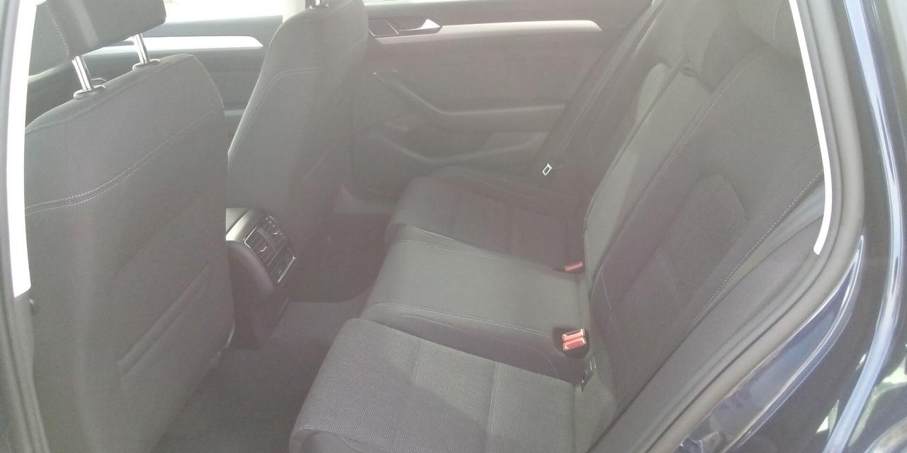 Volkswagen Passat Variant 1.6 TDI SCR DSG Business BMT