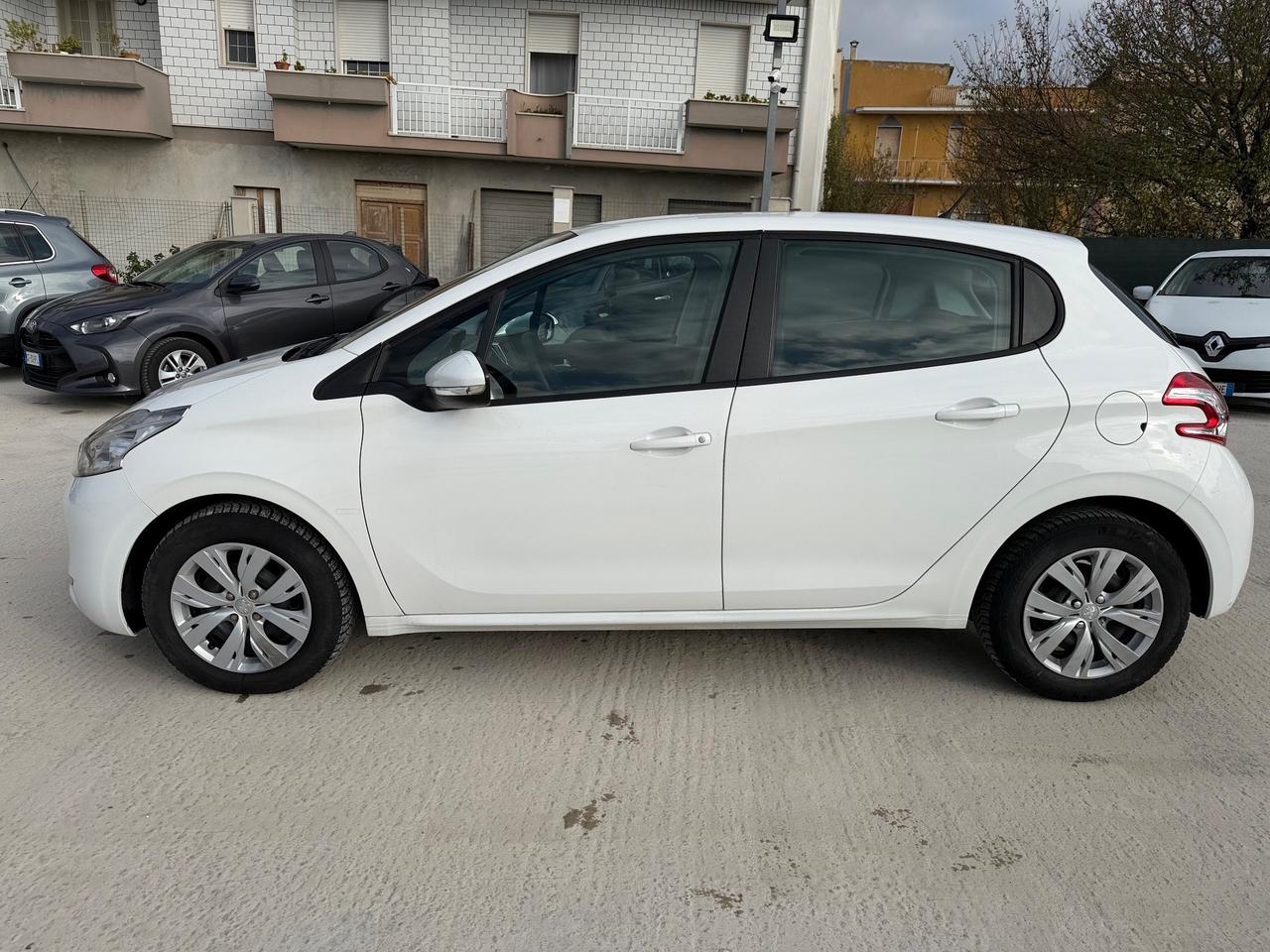 Peugeot 208 1.4 HDi 68 CV AUTOCARRO 5 POSTI