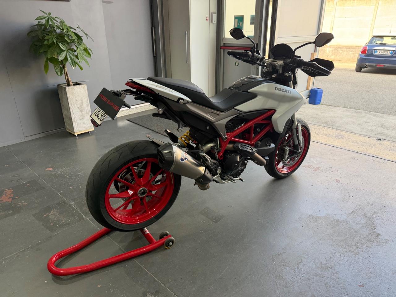DUCATI HYPERSTRADA/HYPERMOTARD 939 WHITE SILK