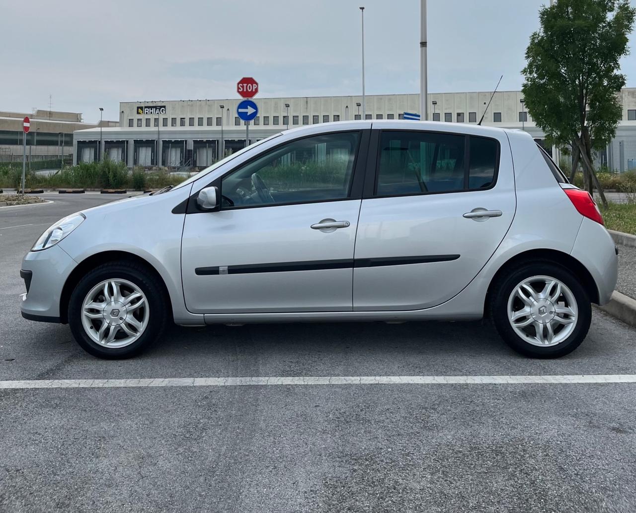 Renault Clio 1.2 16V 5 porte Le Iene