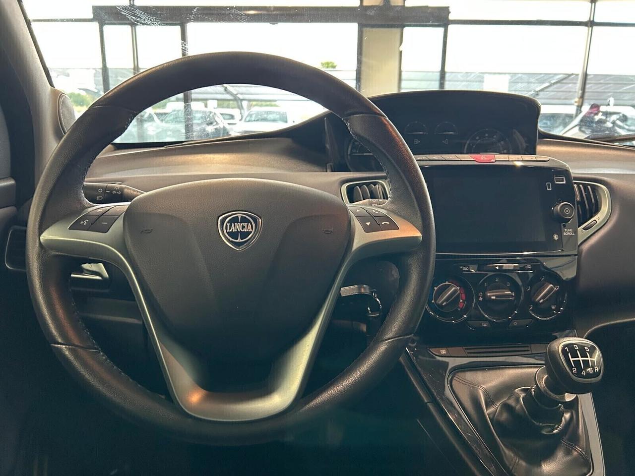 Lancia Ypsilon PLATINO 1.0 FireFly Hybrid SPOTICAR