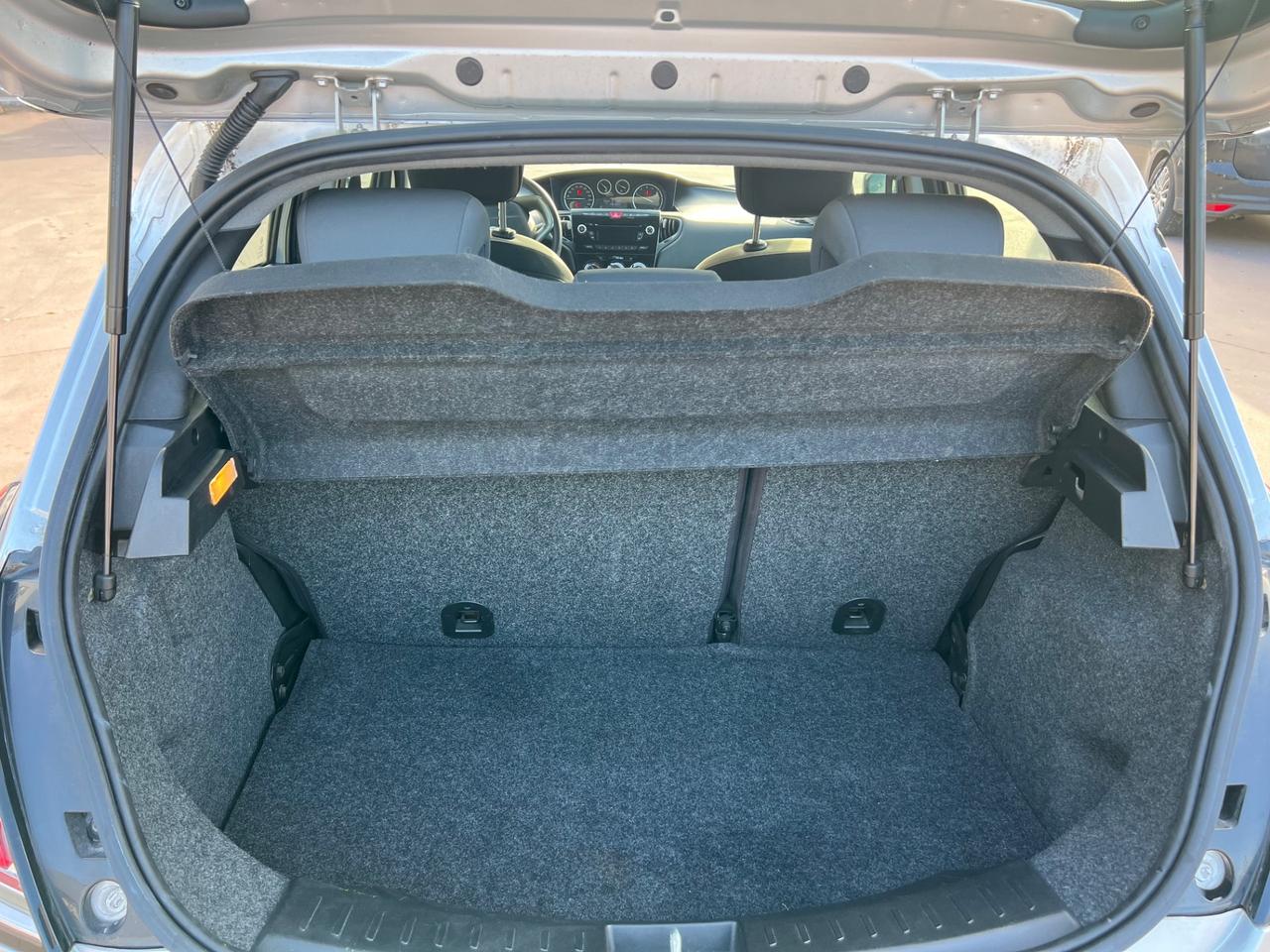 Lancia Ypsilon 1.2 69 CV 5 porte GPL Ecochic Silver