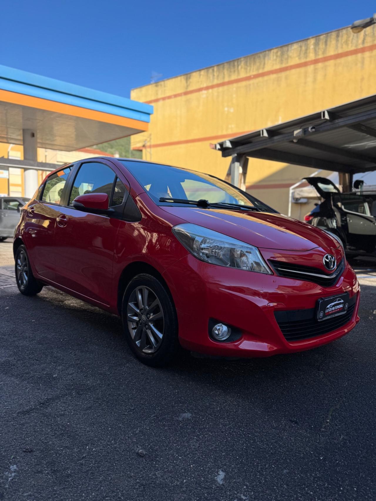 Toyota Yaris 1.0 5 porte Lounge NEOPATENTATI