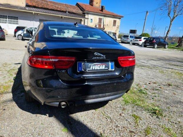 Jaguar XE '2017 euro6 motore da rivedere